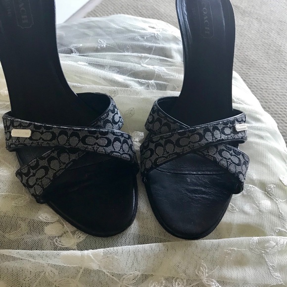 Beautiful Coach Sandals Signature Logo Blk/ Grey - Picture 2 of 5